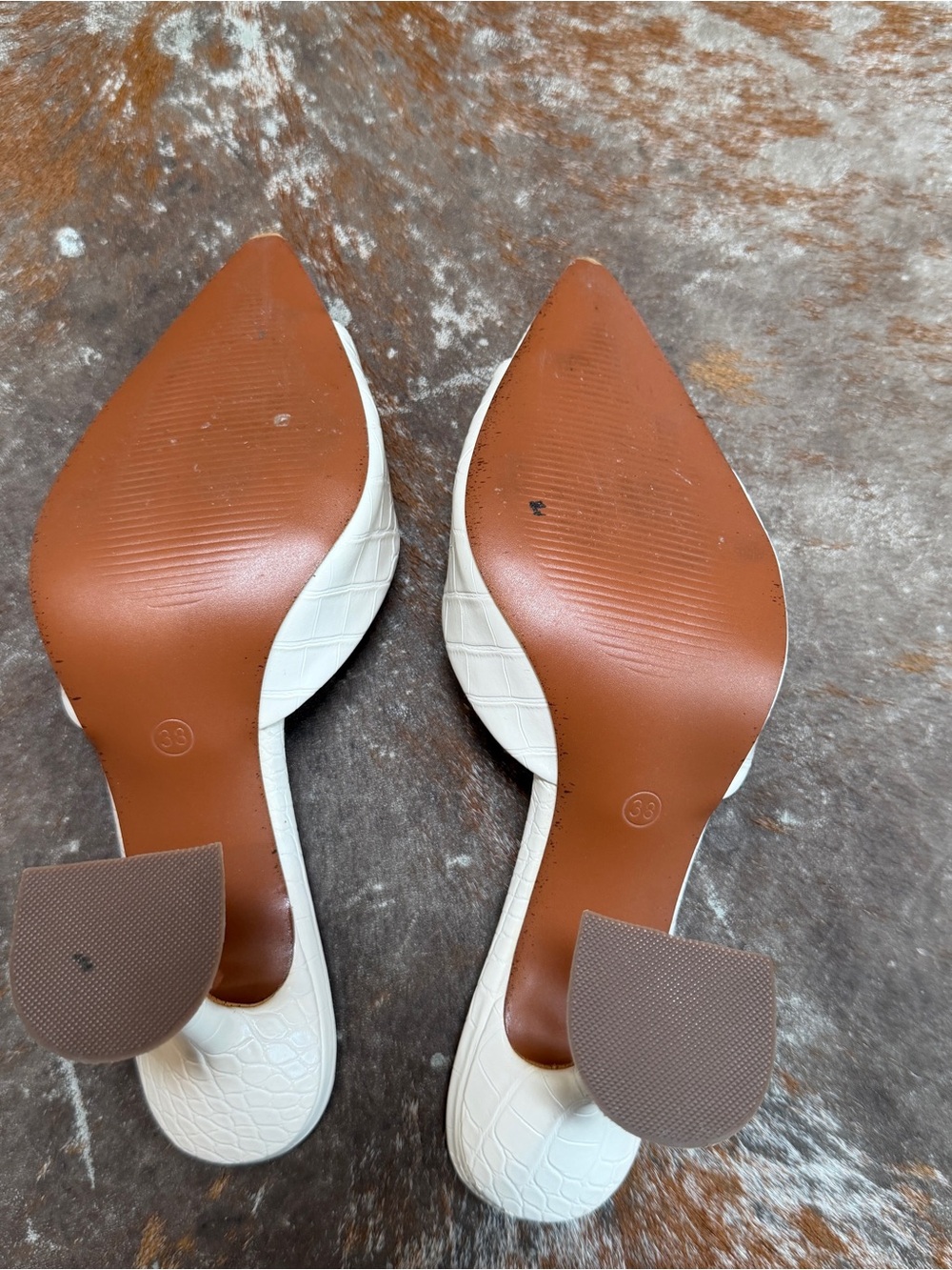 White Croc-Textured Pointed Toe Slip-On Heels - Picture 4 of 7